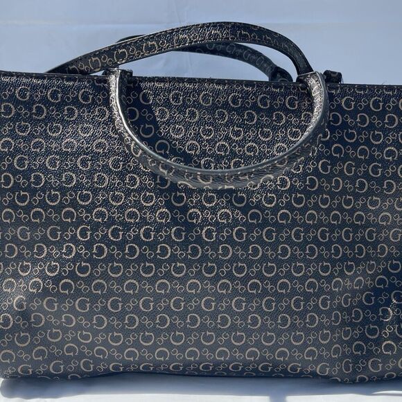 GUESS handbags - Picture 6 of 12